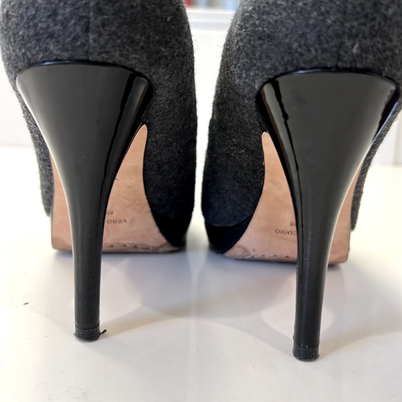 Vince Camuto Gray Flannel and Black Patent Leather Heeled Loafers Sz 6 EU 36 - Picture 7 of 7